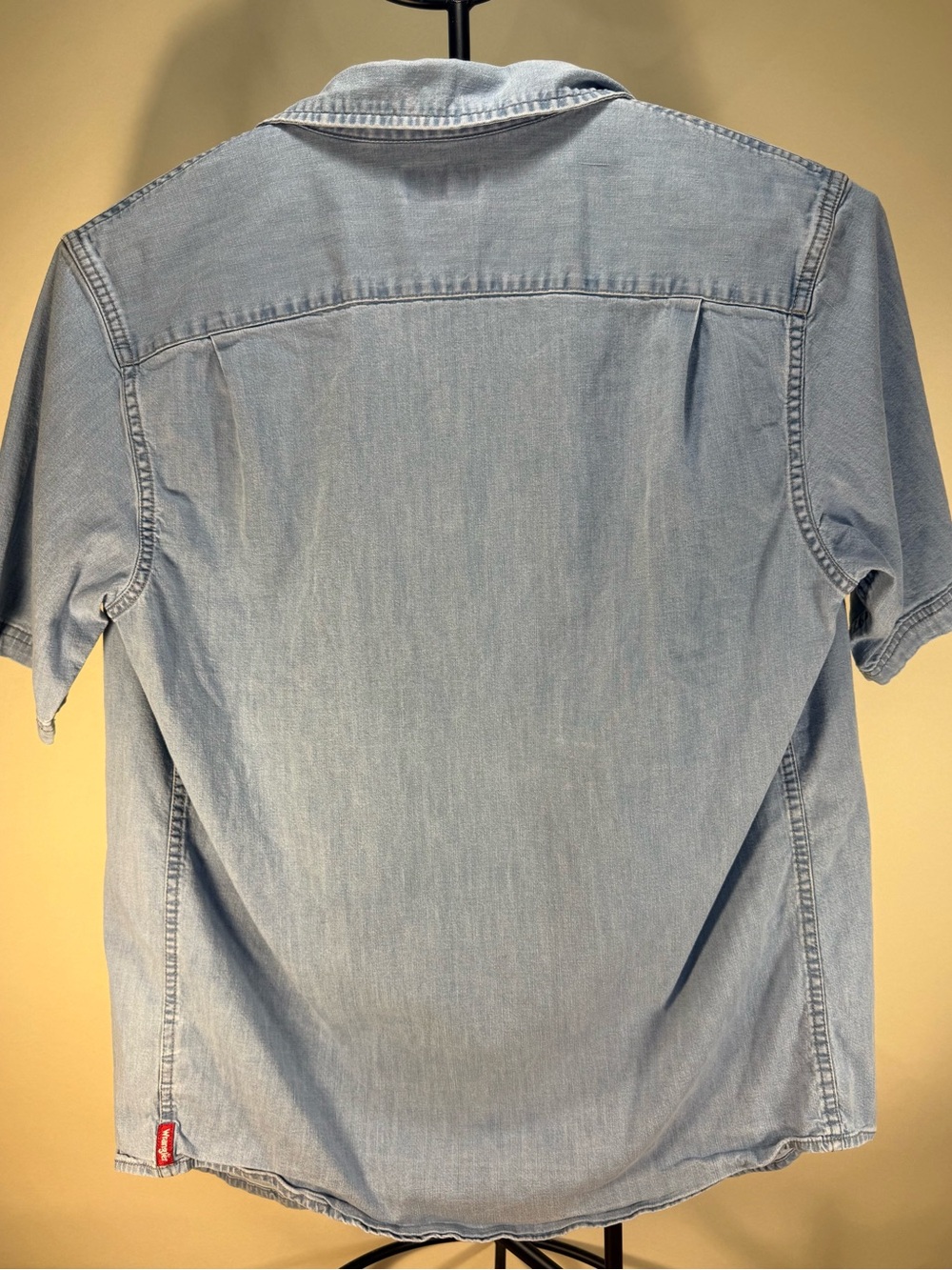 Women’s Wrangler Light Blue Short Sleeve Denim Button-Down Shirt - Picture 4 of 7